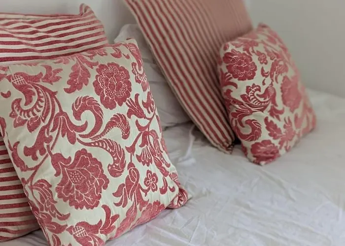 Entire Hosted By Noam *